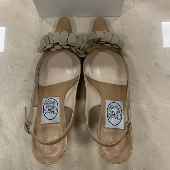 LIKE NEW EMMA HOPE REGALIA FOR FEET CAMEL LEATHER SLINGBACKS ROWS OF PETALS 8.5 - Picture 5 of 12
